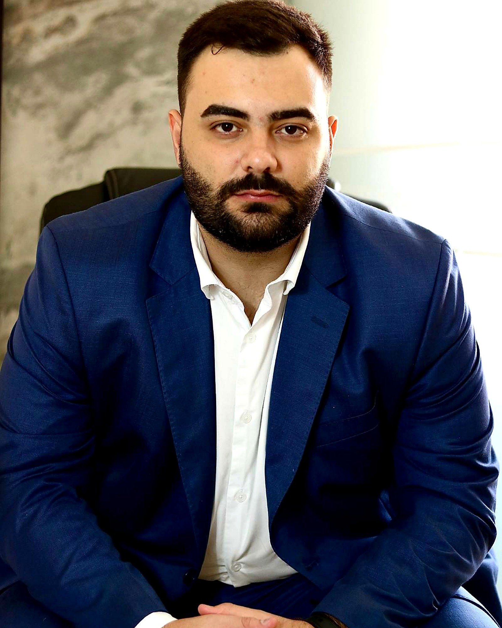 Dr. Victor Machado